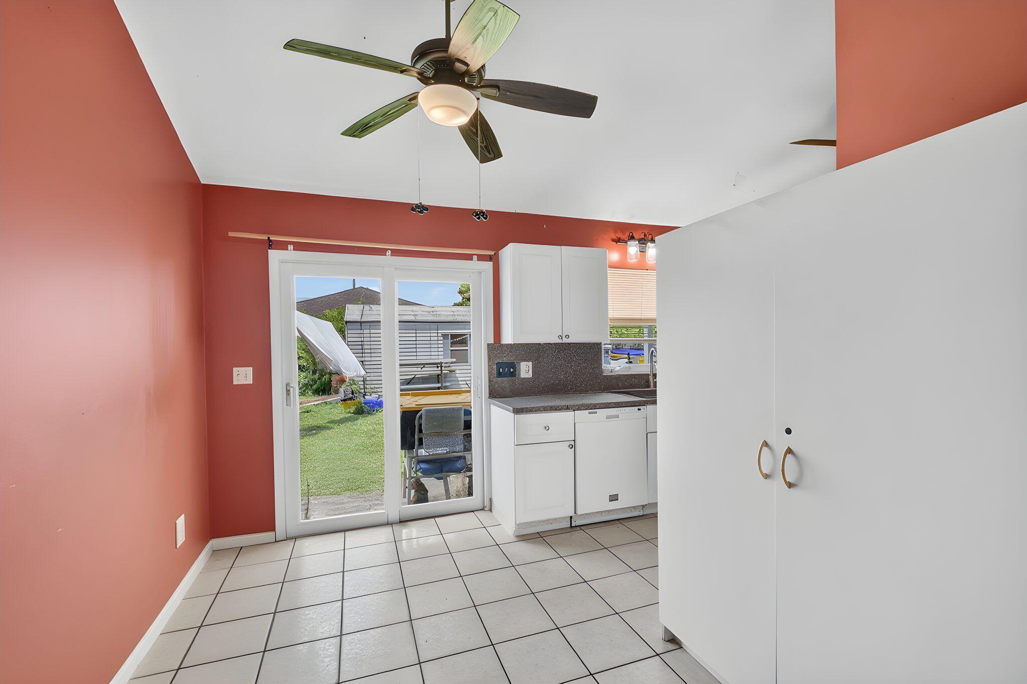 207/227 Ethelyn Dr West Palm Beach, FL 33415
