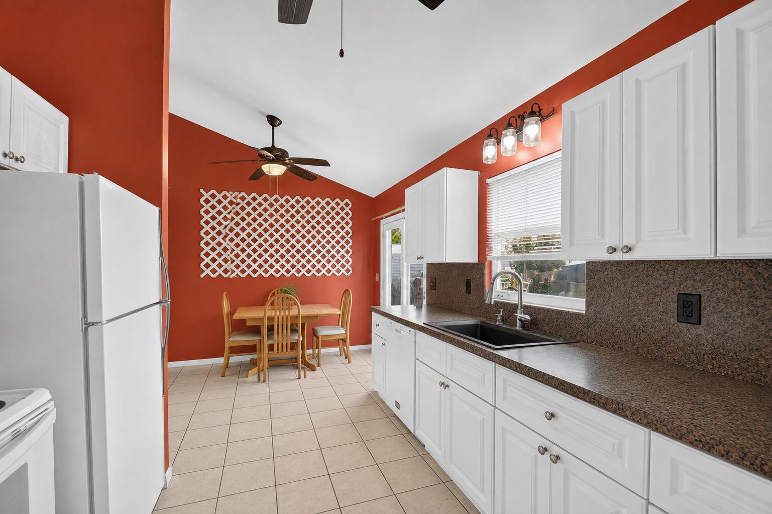 207/227 Ethelyn Dr West Palm Beach, FL 33415