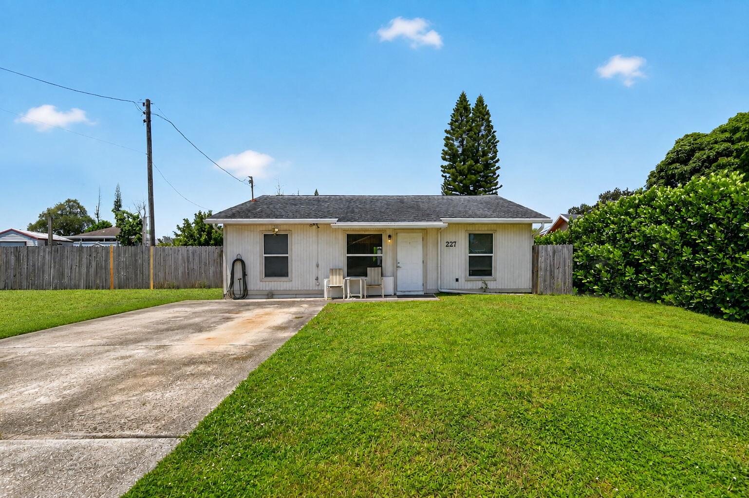 207/227 Ethelyn Dr West Palm Beach, FL 33415