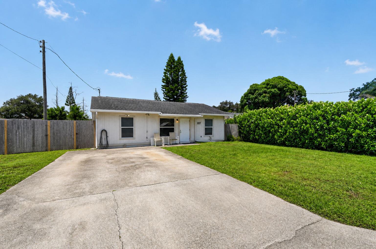 207/227 Ethelyn Dr West Palm Beach, FL 33415