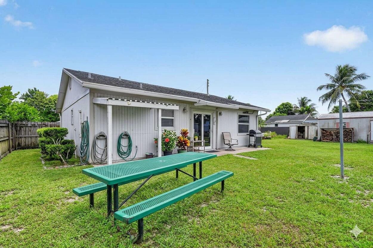 207/227 Ethelyn Dr West Palm Beach, FL 33415