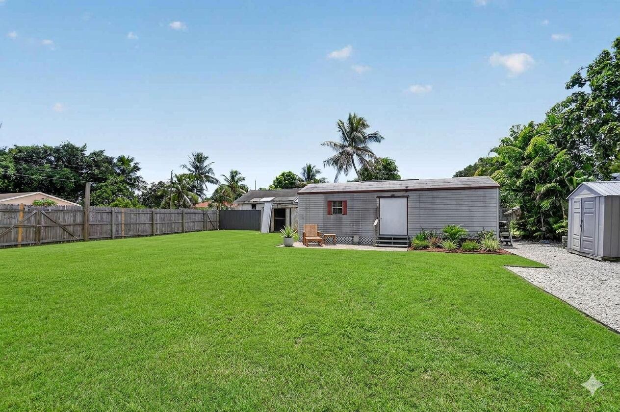 207/227 Ethelyn Dr West Palm Beach, FL 33415