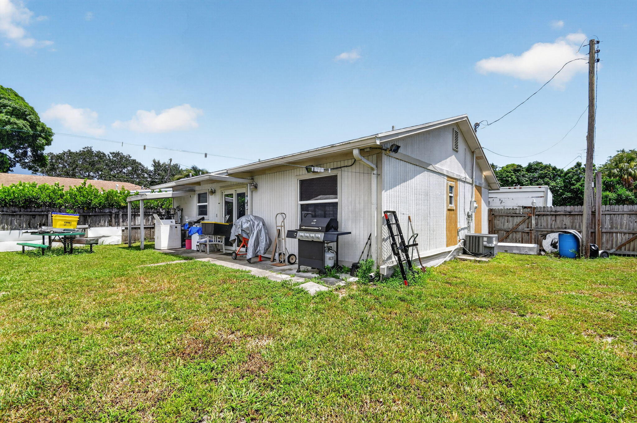 207/227 Ethelyn Dr West Palm Beach, FL 33415