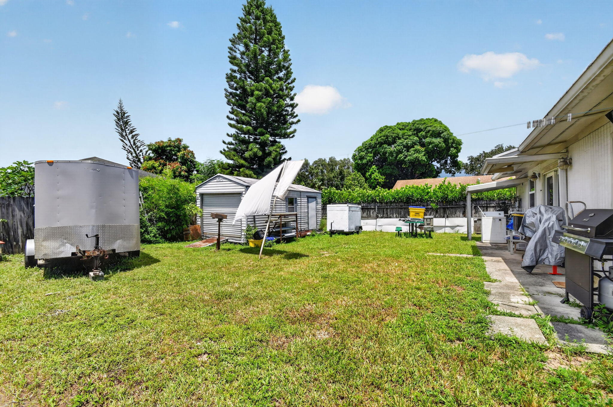 207/227 Ethelyn Dr West Palm Beach, FL 33415