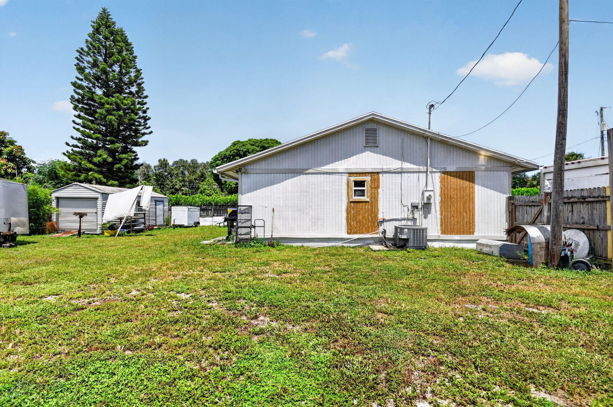 207/227 Ethelyn Dr West Palm Beach, FL 33415