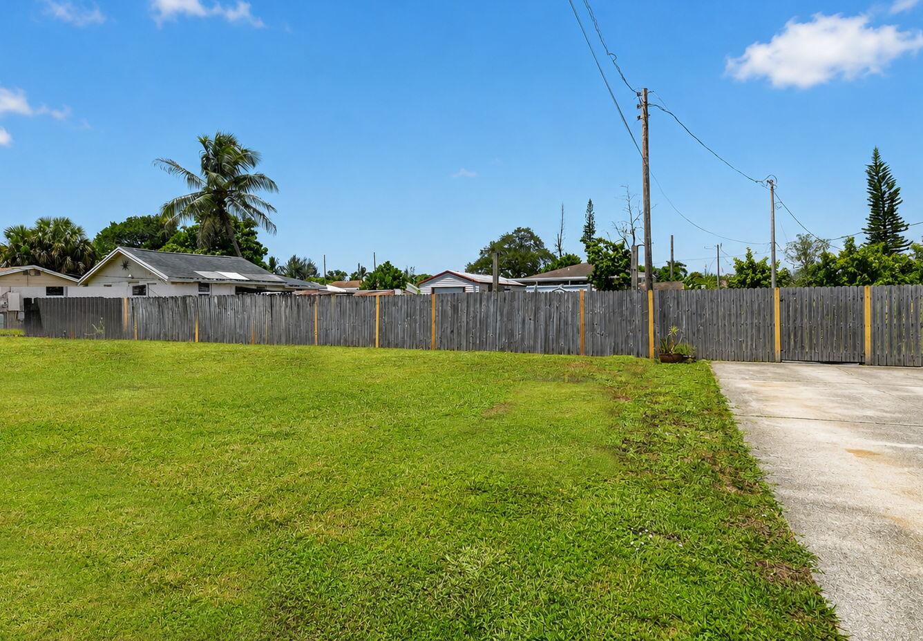 207/227 Ethelyn Dr West Palm Beach, FL 33415