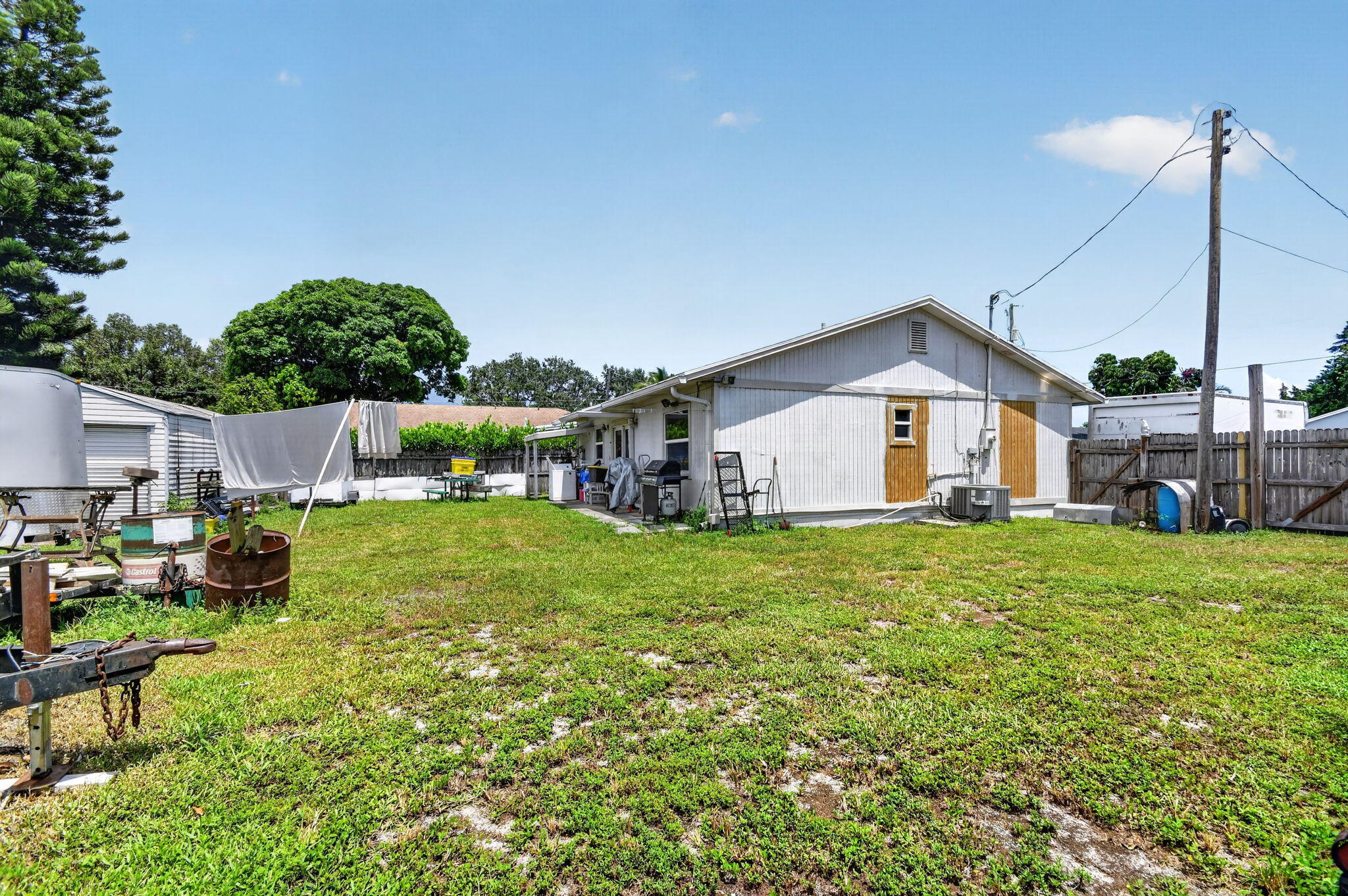 207/227 Ethelyn Dr West Palm Beach, FL 33415