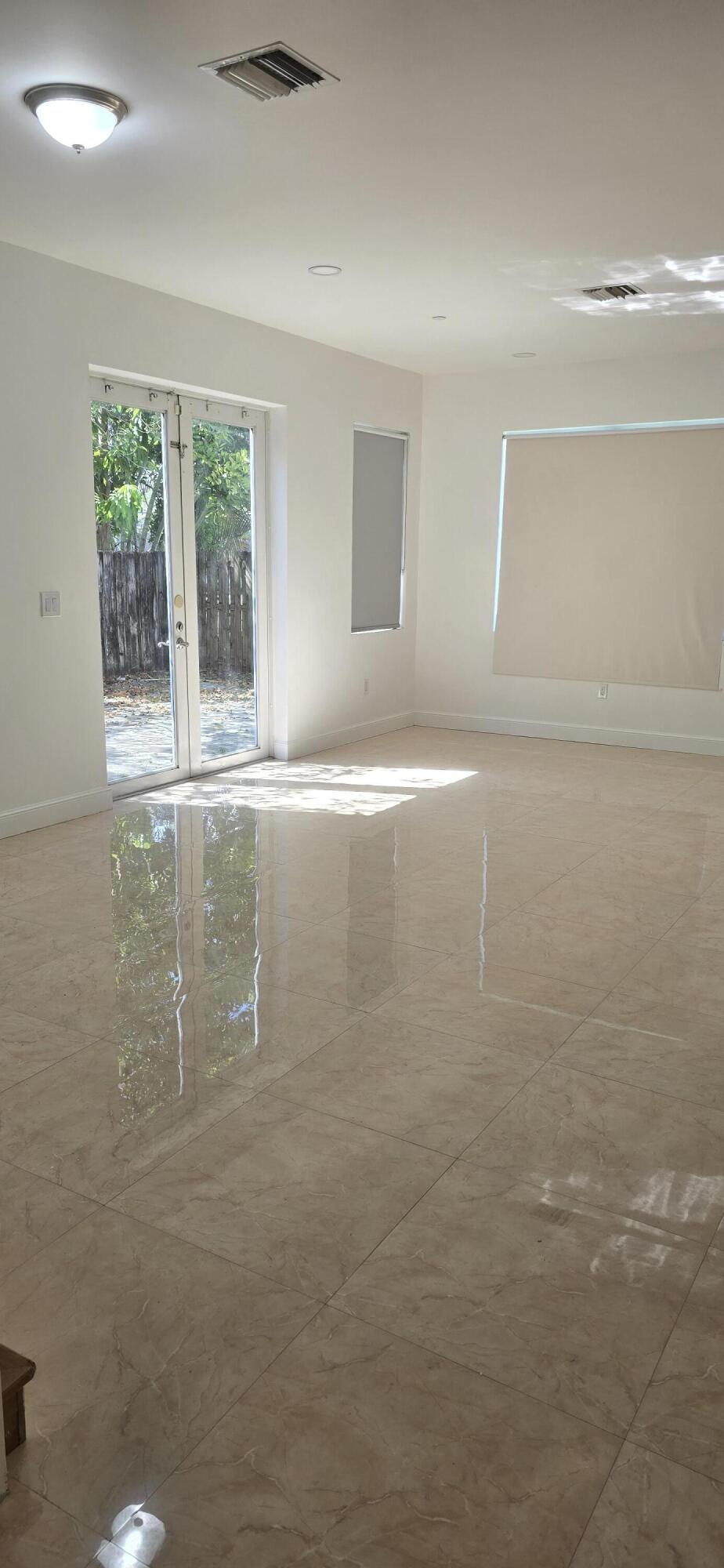 635 NE 11th Ave Fort Lauderdale, FL 33304