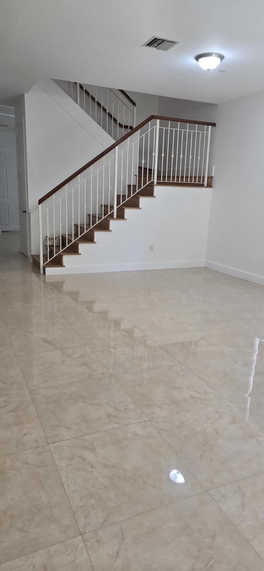 635 NE 11th Ave Fort Lauderdale, FL 33304