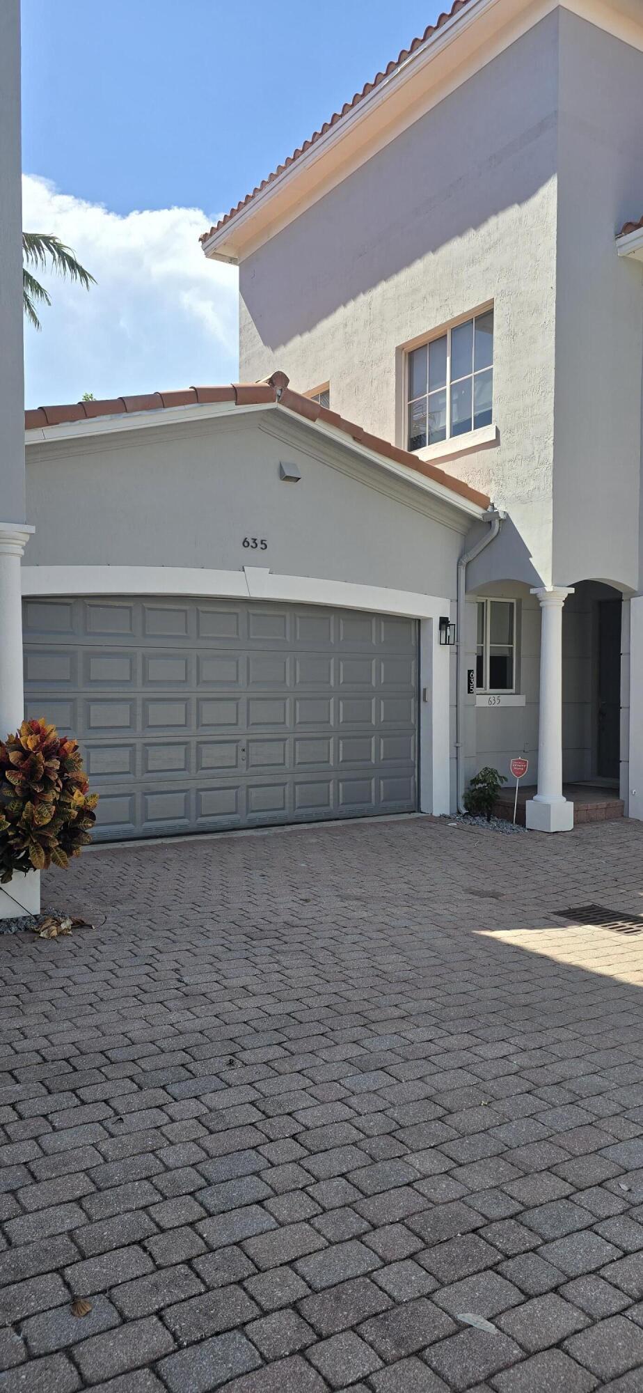 635 NE 11th Ave Fort Lauderdale, FL 33304