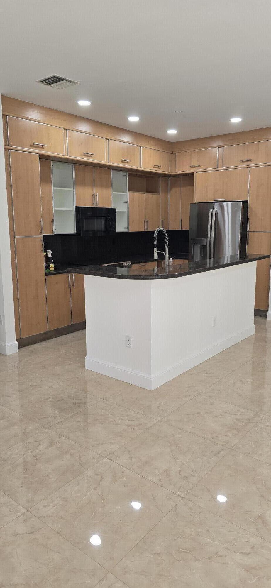 635 NE 11th Ave Fort Lauderdale, FL 33304