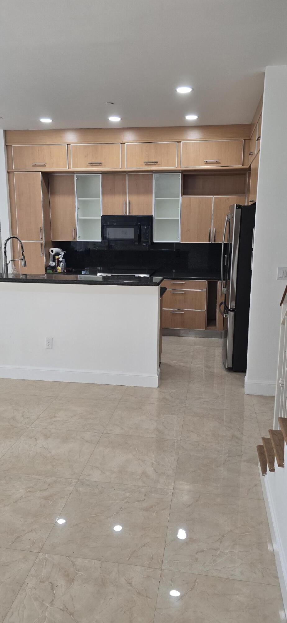 635 NE 11th Ave Fort Lauderdale, FL 33304