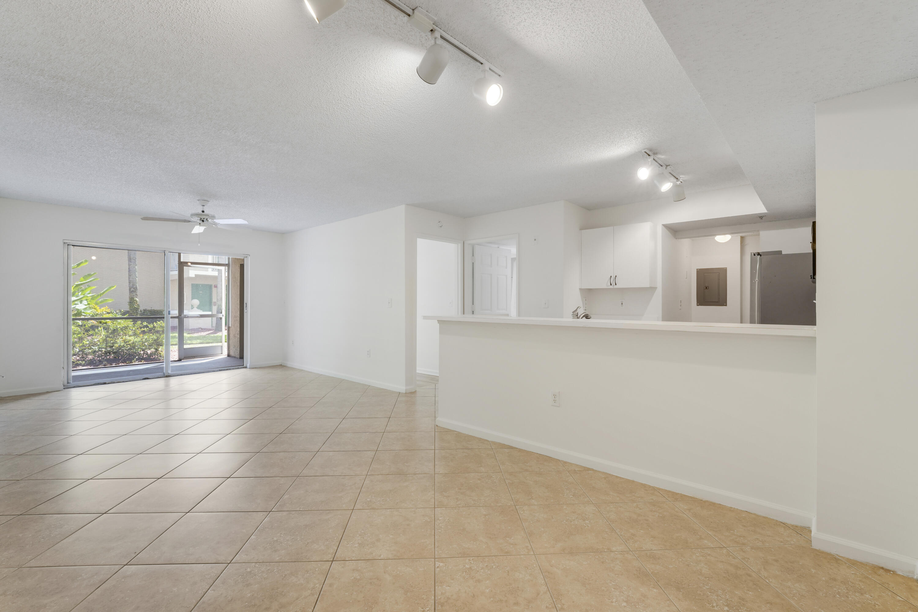 278 Vlg Blvd #8106