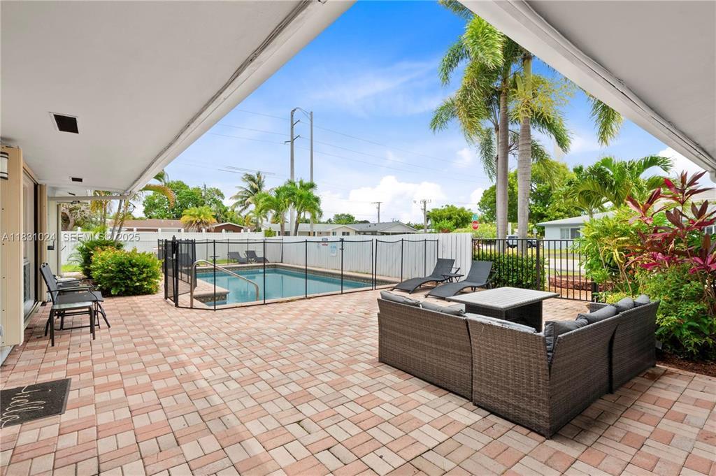 1761 NE 55th St Fort Lauderdale, FL 33334