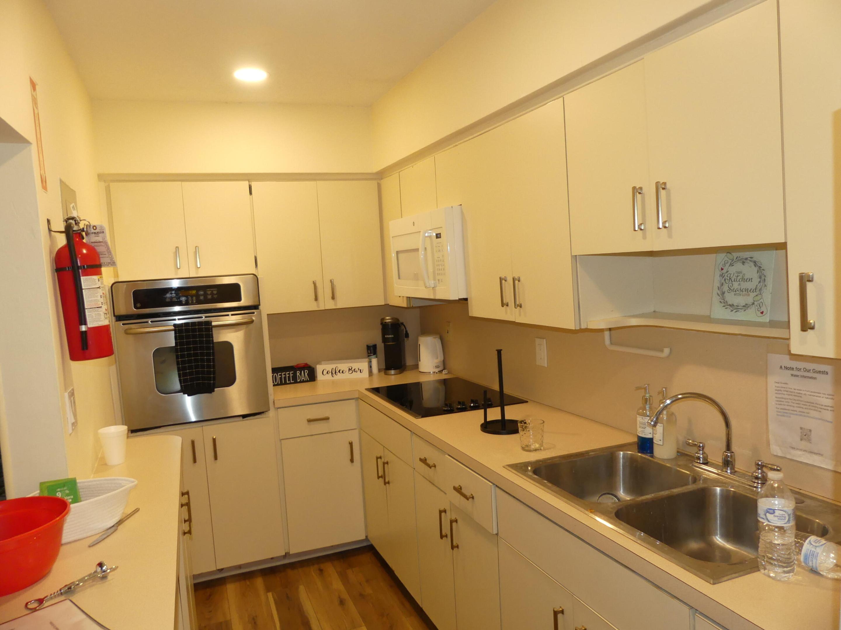 1761 NE 55th St Fort Lauderdale, FL 33334