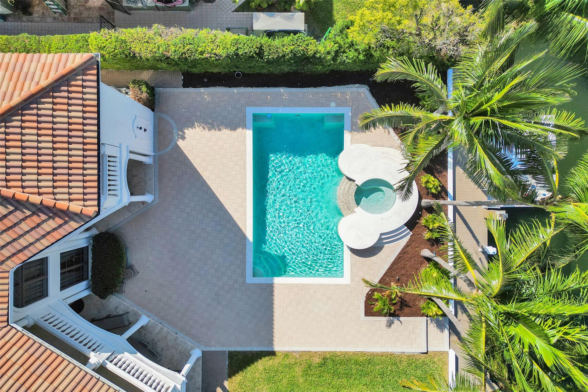 642 Palm Dr Hallandale Beach, FL 33009 642 Palm Dr Hallandale Beach, FL 33009