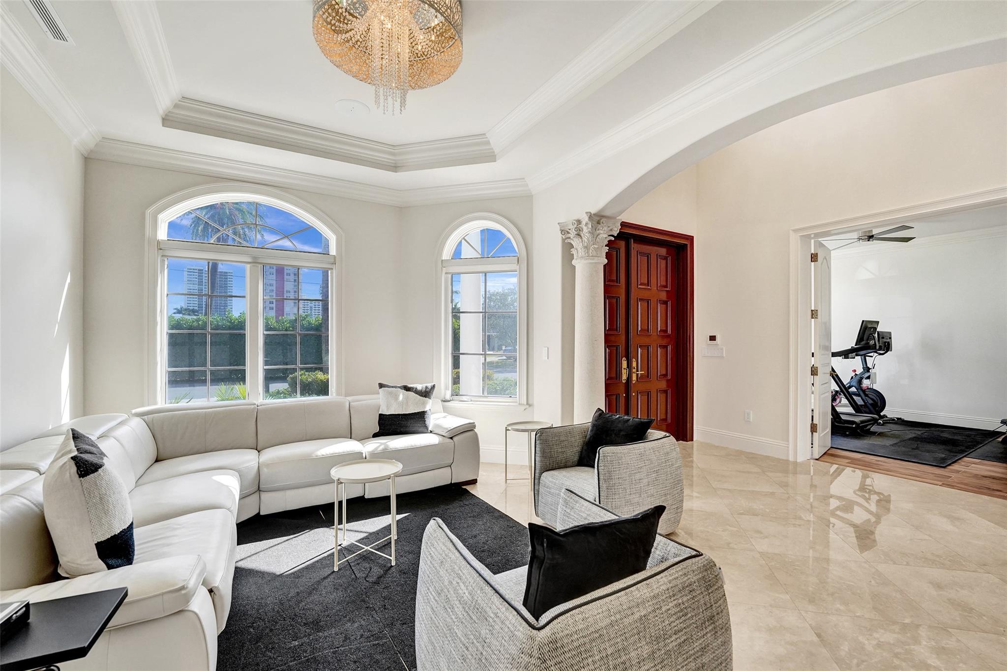 642 Palm Dr Hallandale Beach, FL 33009 642 Palm Dr Hallandale Beach, FL 33009