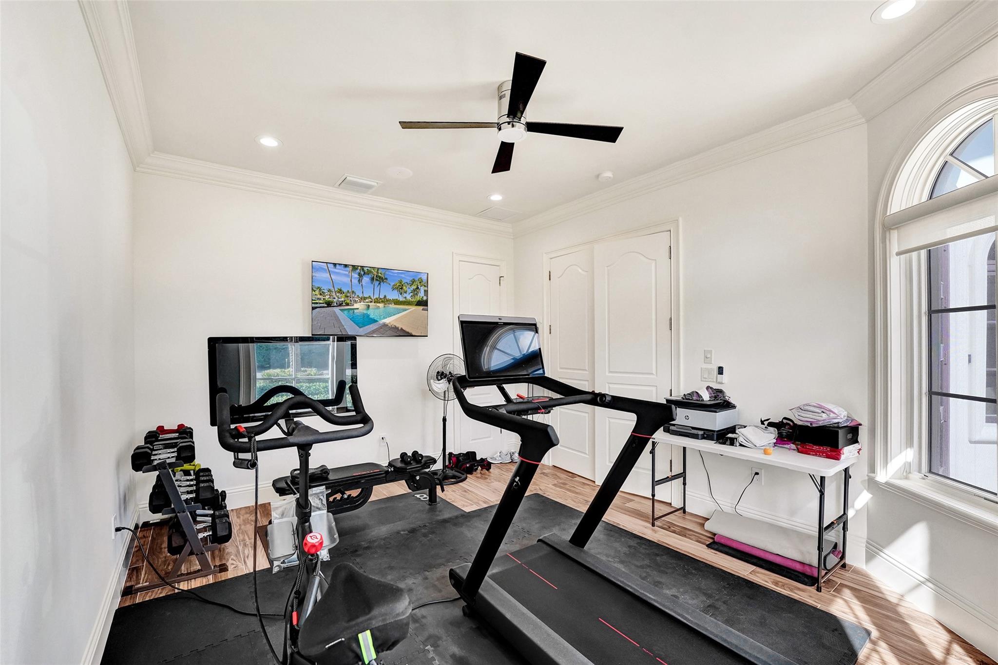 642 Palm Dr Hallandale Beach, FL 33009 642 Palm Dr Hallandale Beach, FL 33009