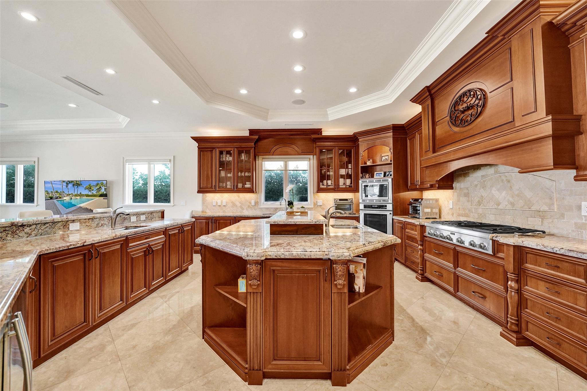 642 Palm Dr Hallandale Beach, FL 33009 642 Palm Dr Hallandale Beach, FL 33009