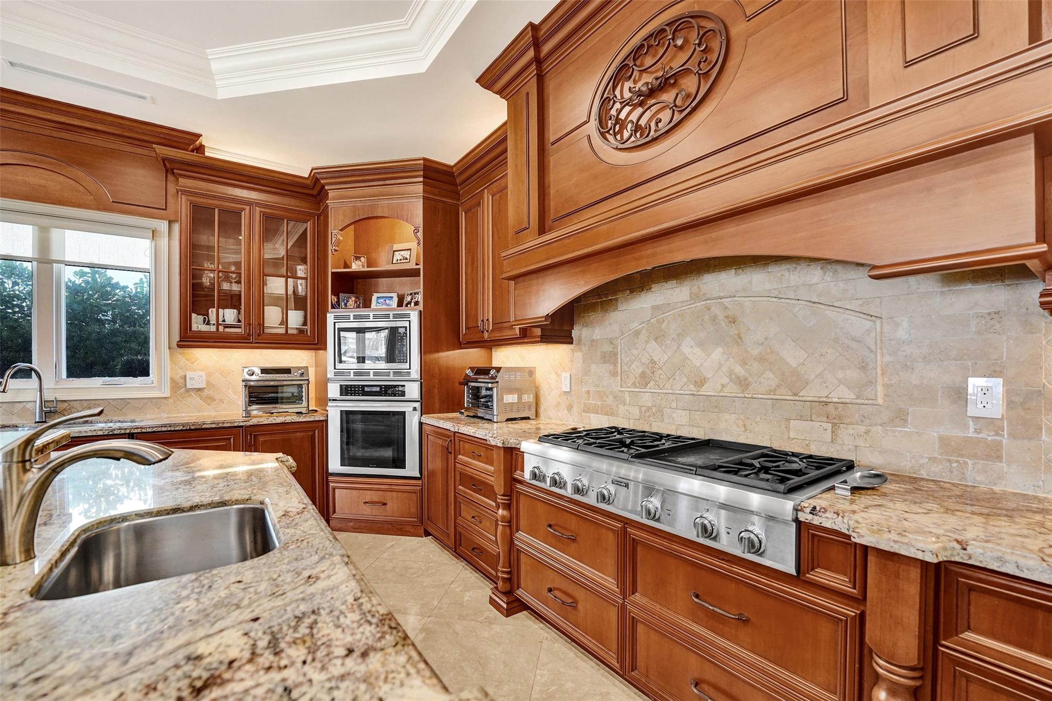 642 Palm Dr Hallandale Beach, FL 33009 642 Palm Dr Hallandale Beach, FL 33009