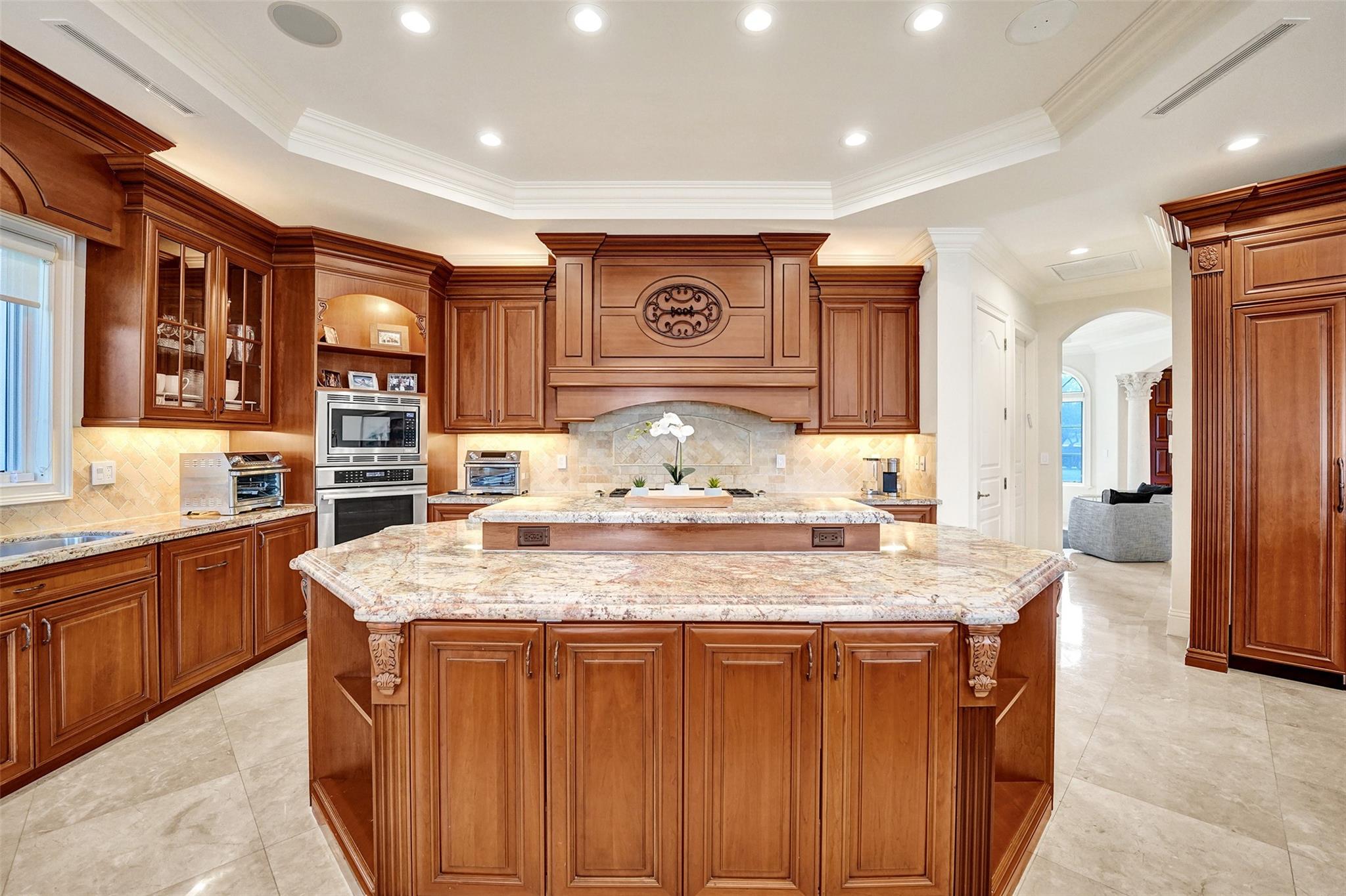 642 Palm Dr Hallandale Beach, FL 33009 642 Palm Dr Hallandale Beach, FL 33009