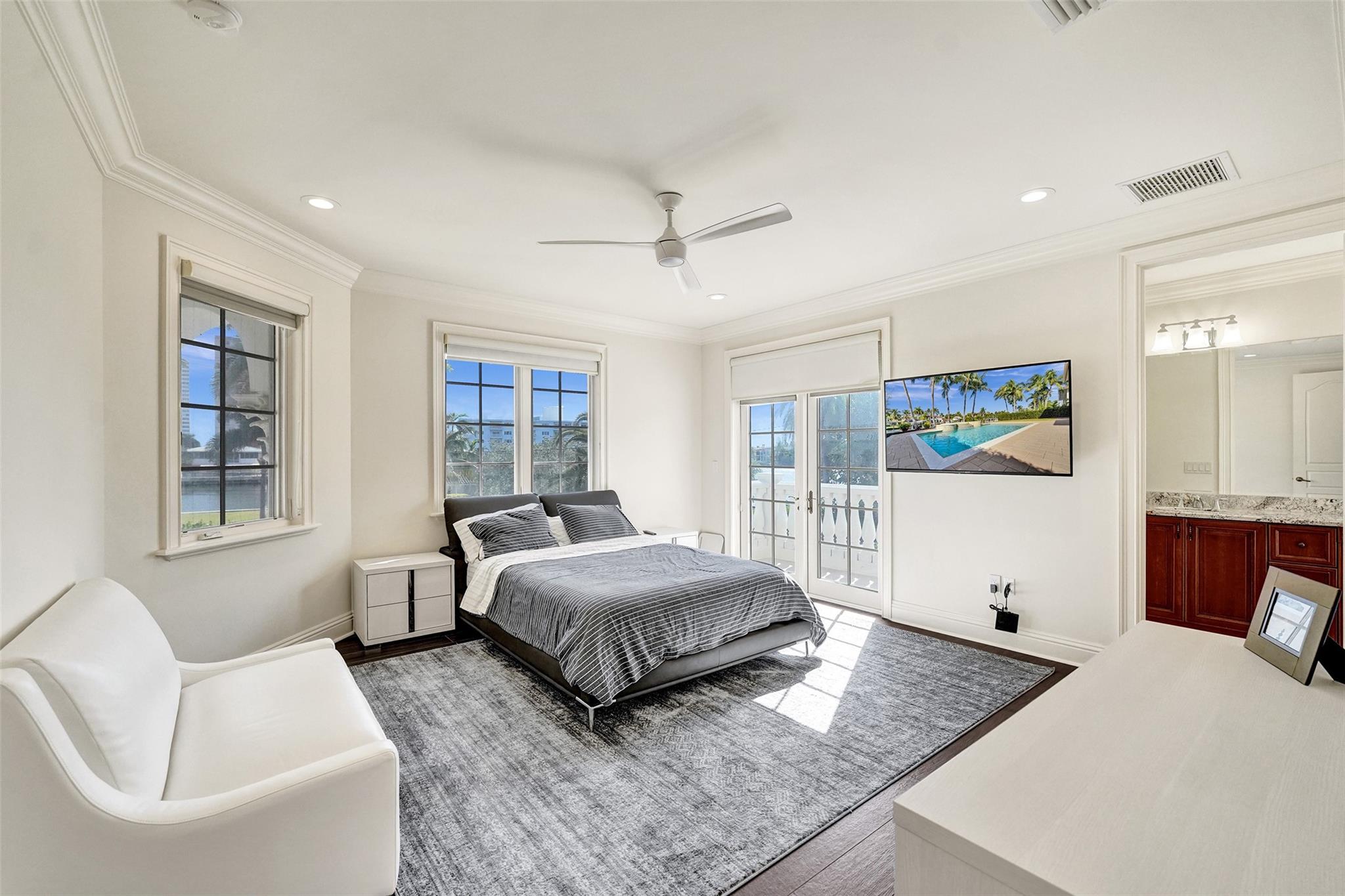 642 Palm Dr Hallandale Beach, FL 33009 642 Palm Dr Hallandale Beach, FL 33009