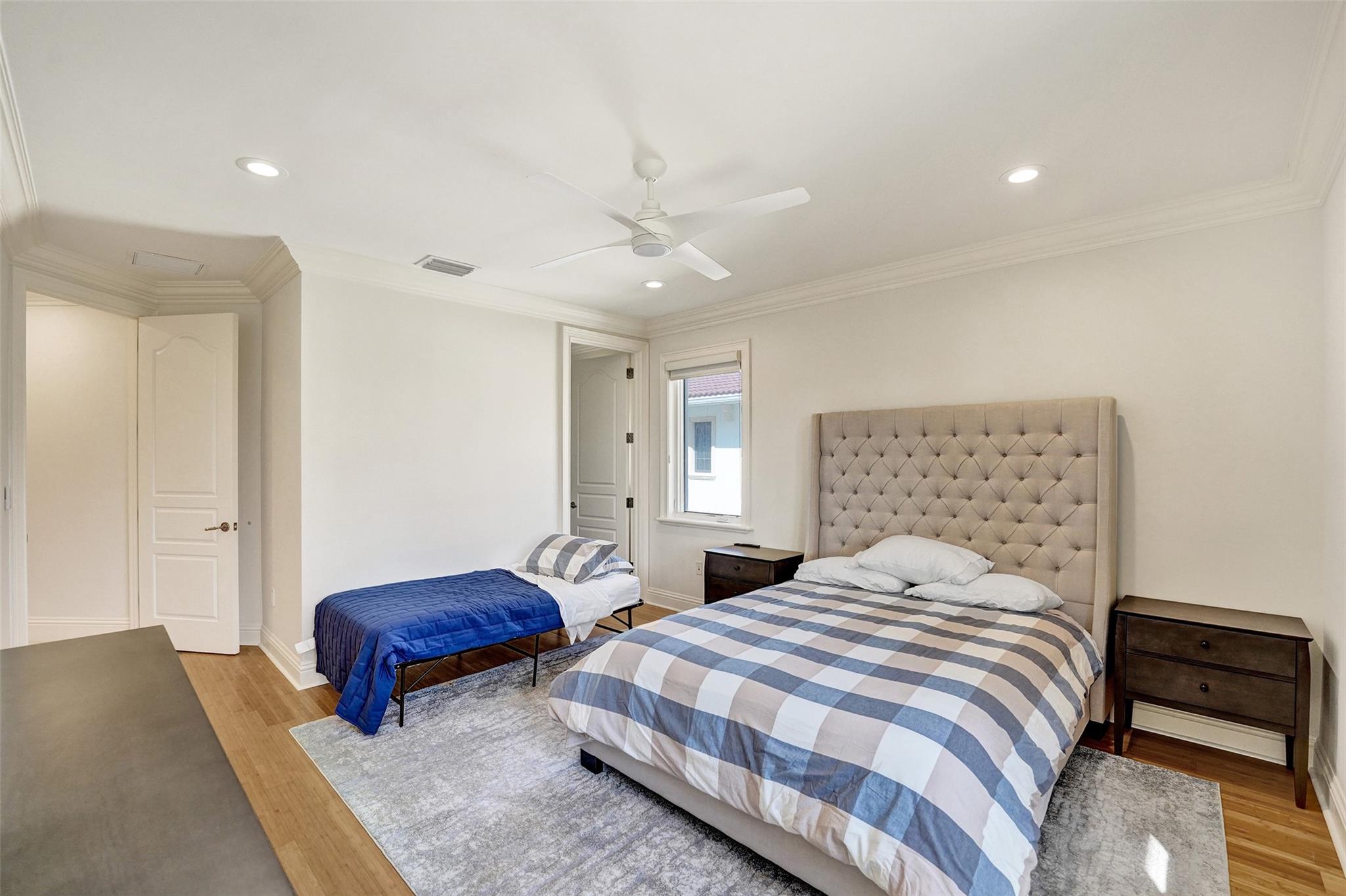 642 Palm Dr Hallandale Beach, FL 33009 642 Palm Dr Hallandale Beach, FL 33009