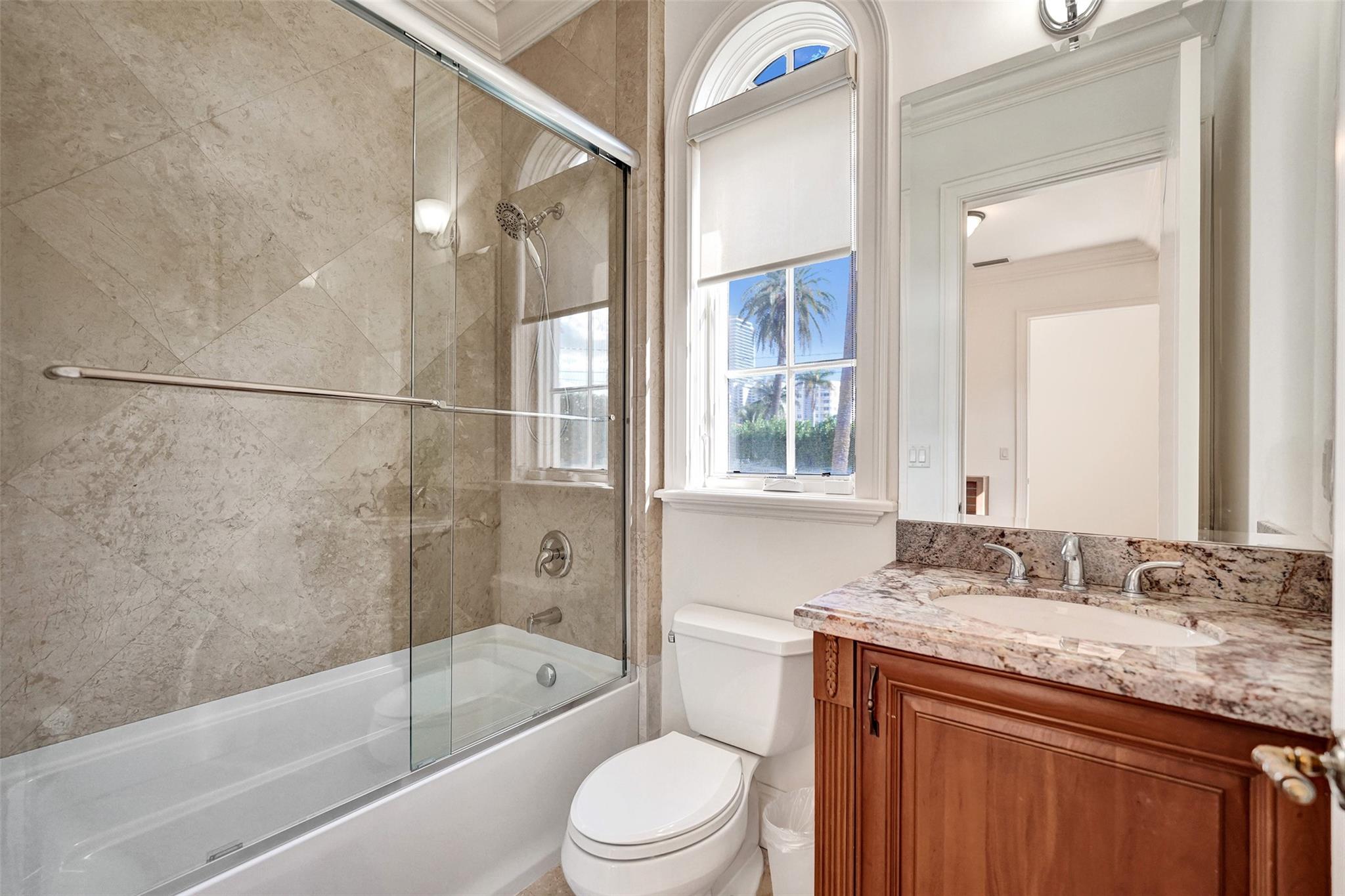 642 Palm Dr Hallandale Beach, FL 33009 642 Palm Dr Hallandale Beach, FL 33009