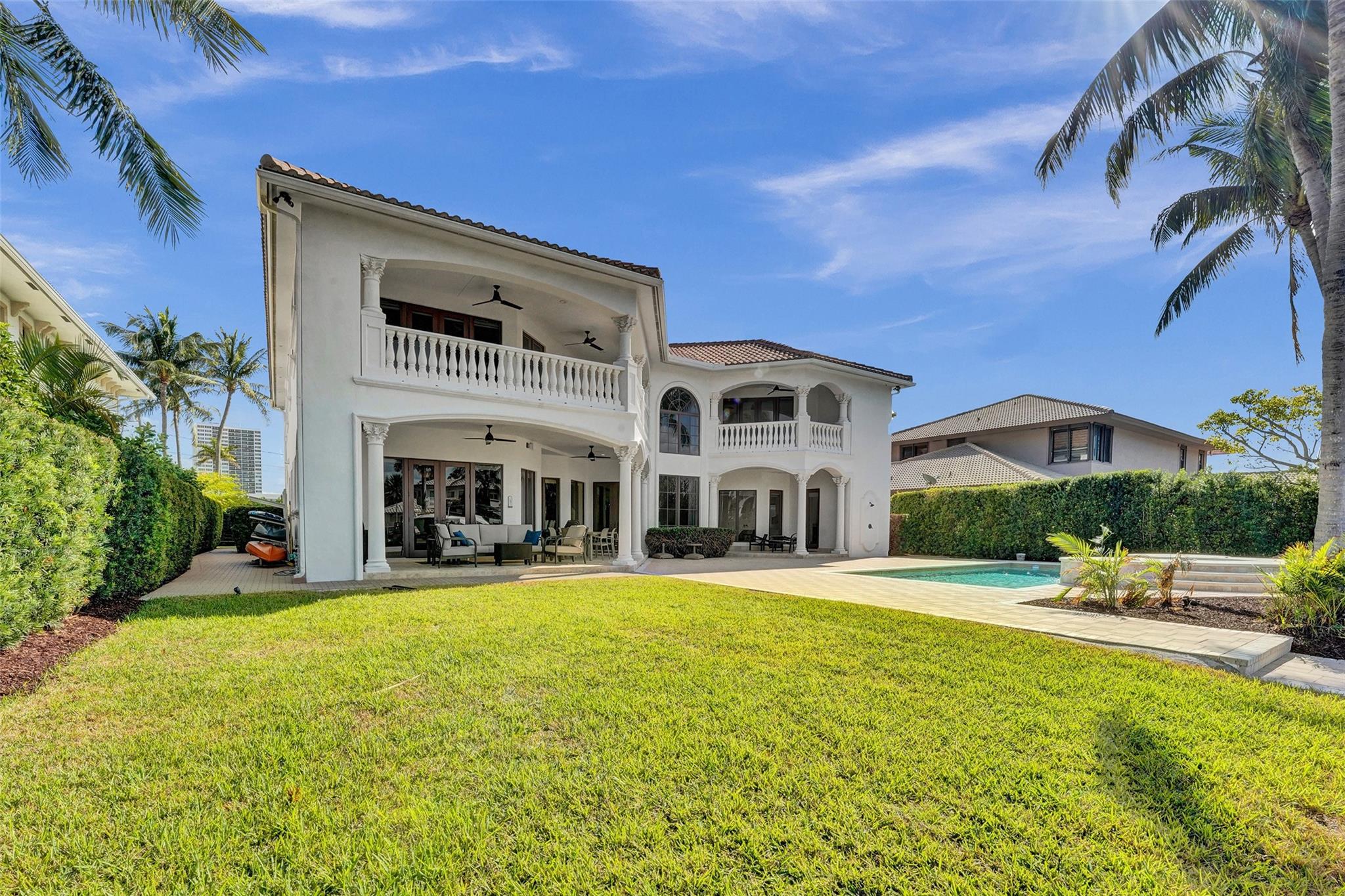 642 Palm Dr Hallandale Beach, FL 33009 642 Palm Dr Hallandale Beach, FL 33009