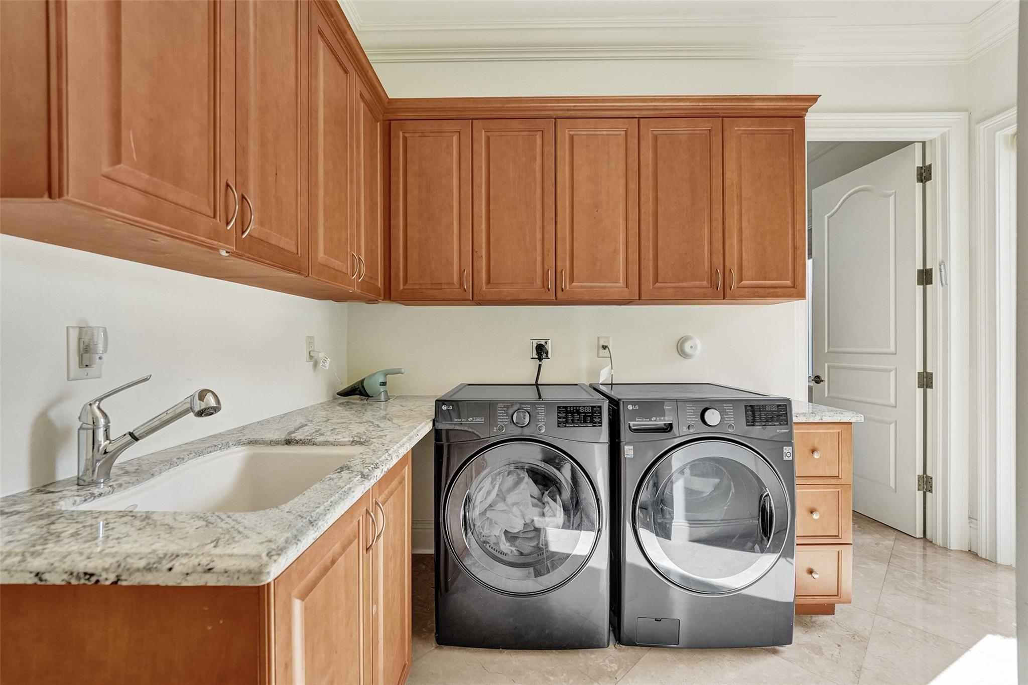 642 Palm Dr Hallandale Beach, FL 33009 642 Palm Dr Hallandale Beach, FL 33009