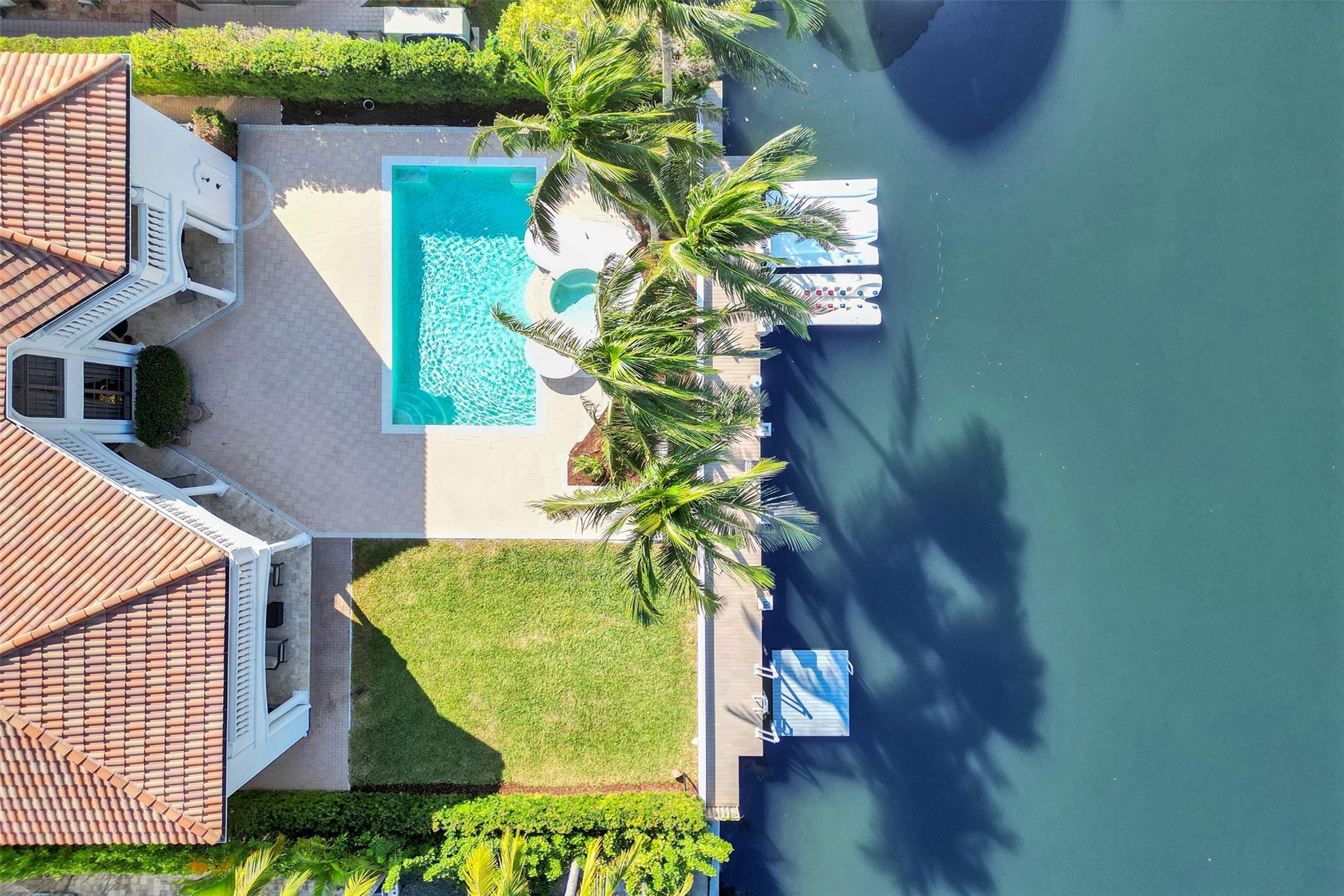 642 Palm Dr Hallandale Beach, FL 33009 642 Palm Dr Hallandale Beach, FL 33009