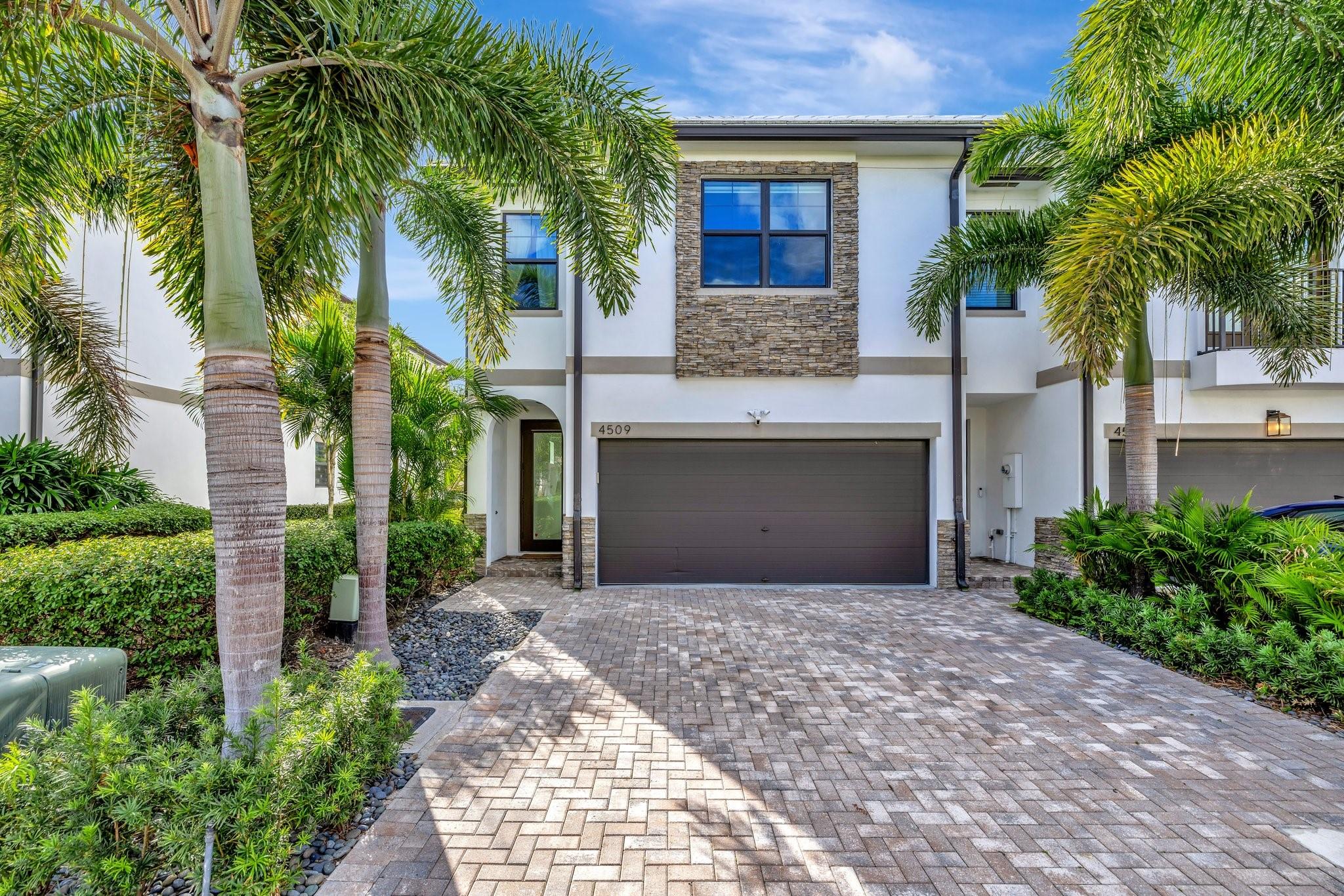 4509 E Aqua Bella Ln