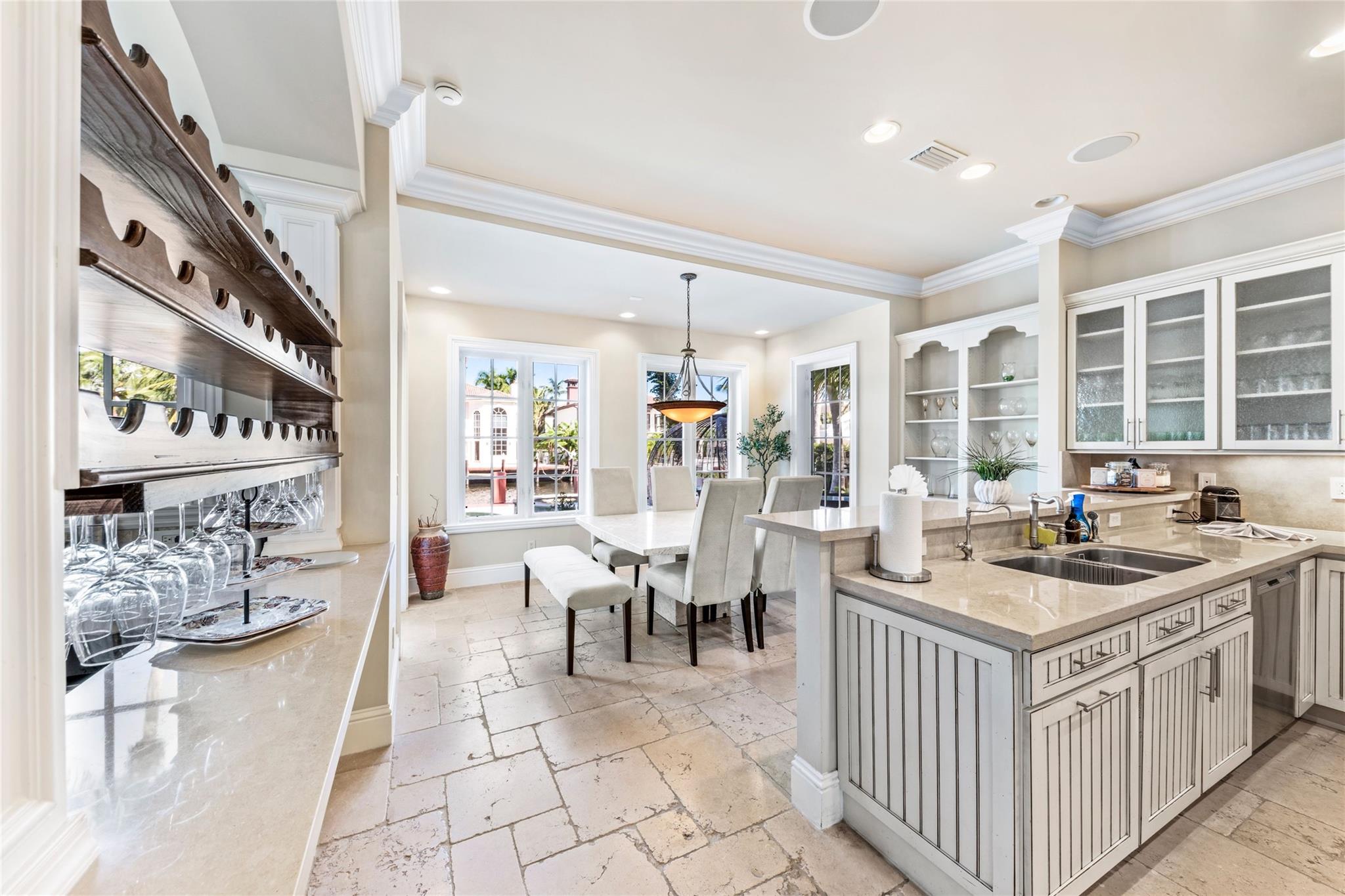 7 Pelican Dr Fort Lauderdale, FL 33301