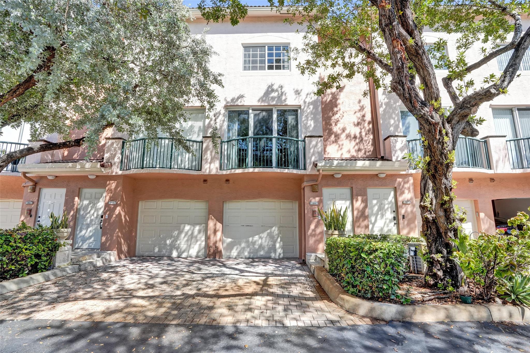 2107 SE 10th Ave #806