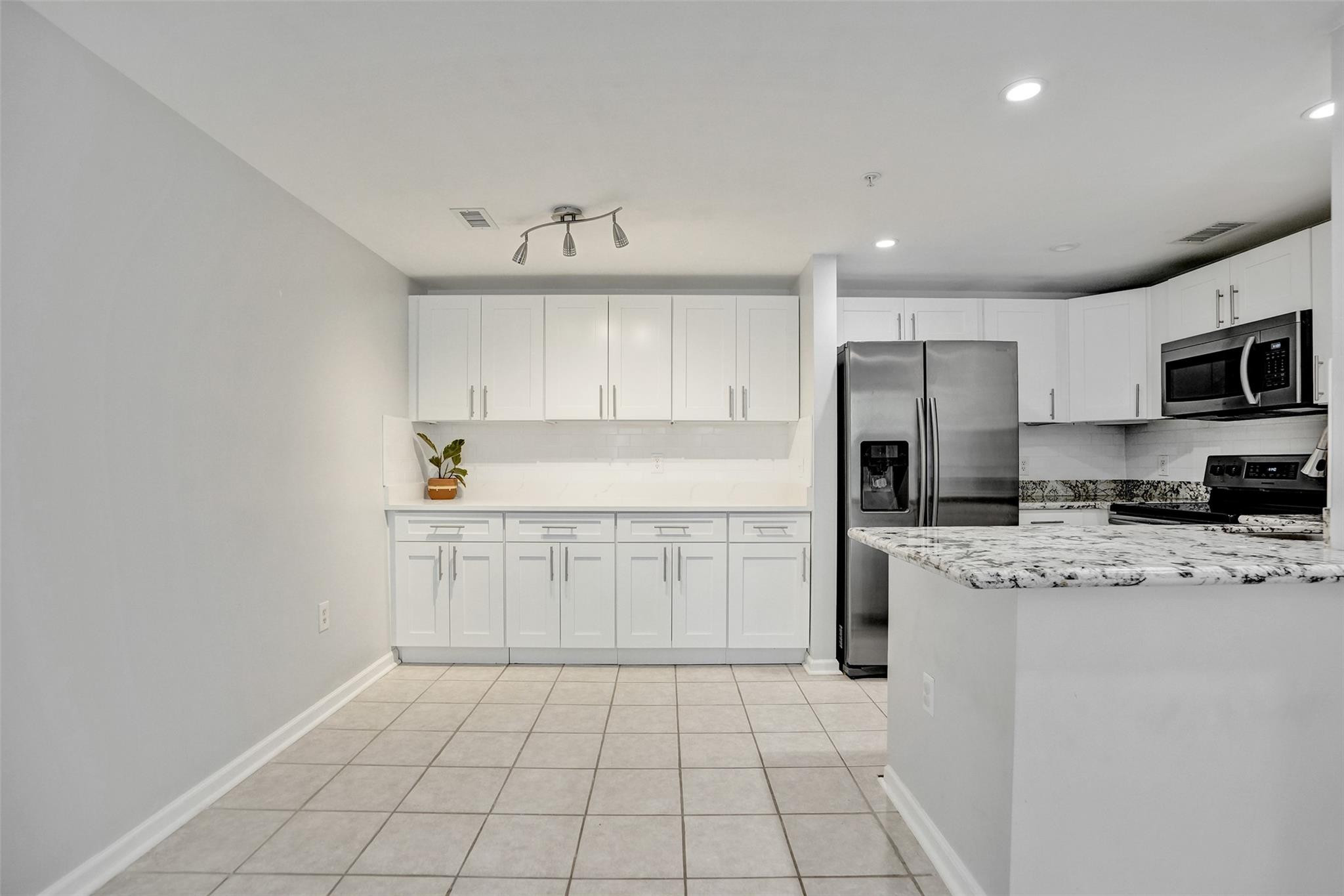 2107 SE 10th Ave #806 Fort Lauderdale, FL 33316