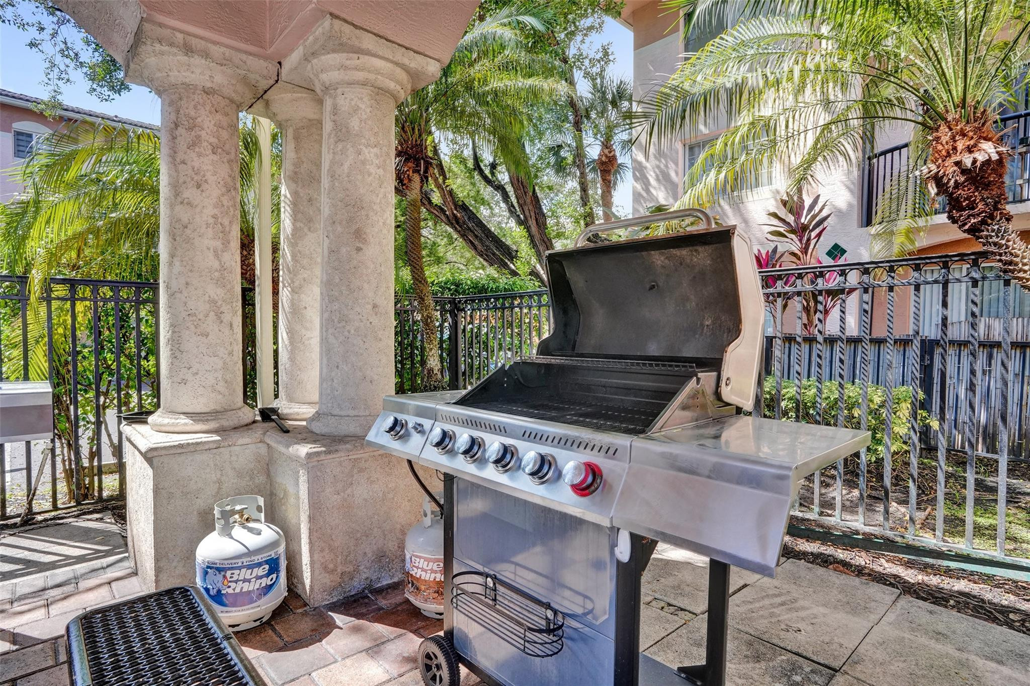 2107 SE 10th Ave #806 Fort Lauderdale, FL 33316