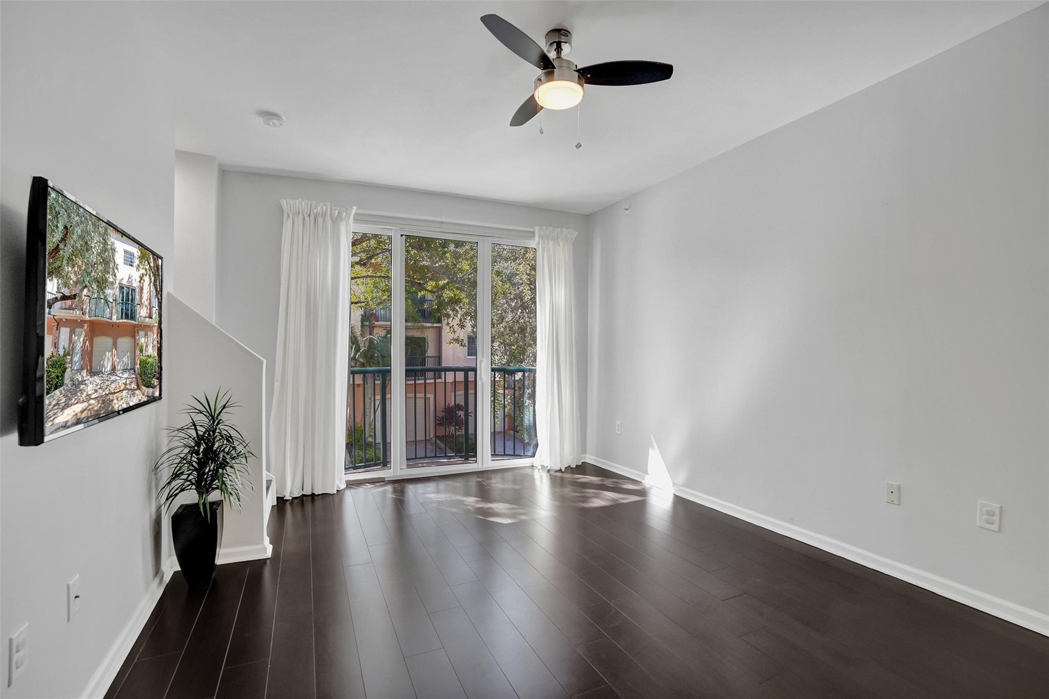 2107 SE 10th Ave #806 Fort Lauderdale, FL 33316