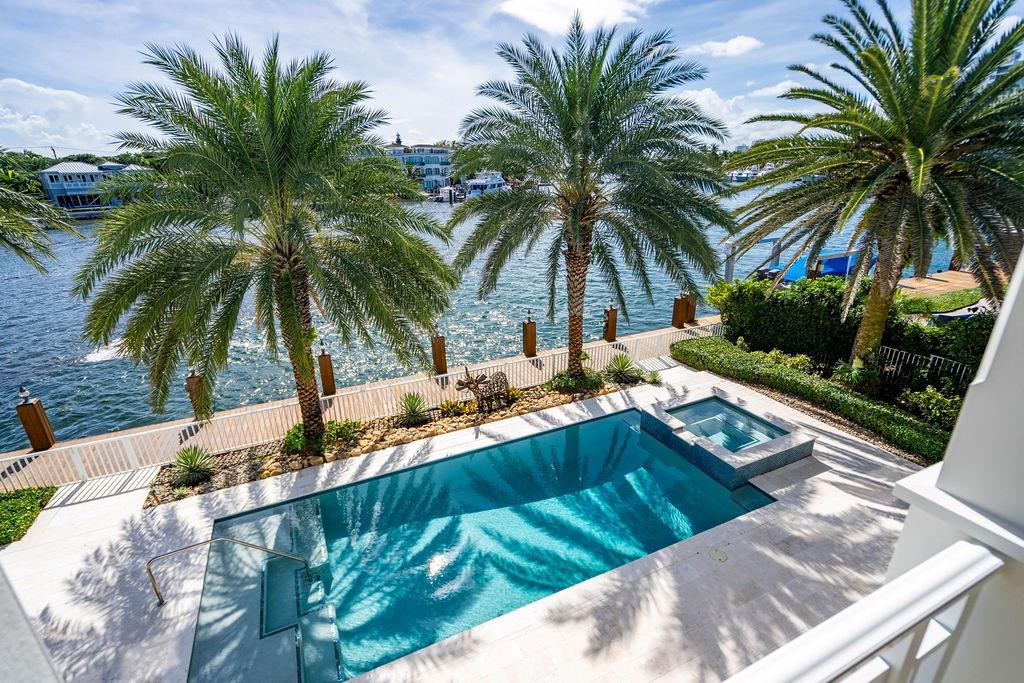 2798 NE 24th St Lighthouse Point, FL 33064