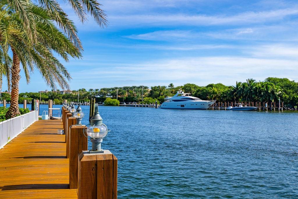 2798 NE 24th St Lighthouse Point, FL 33064