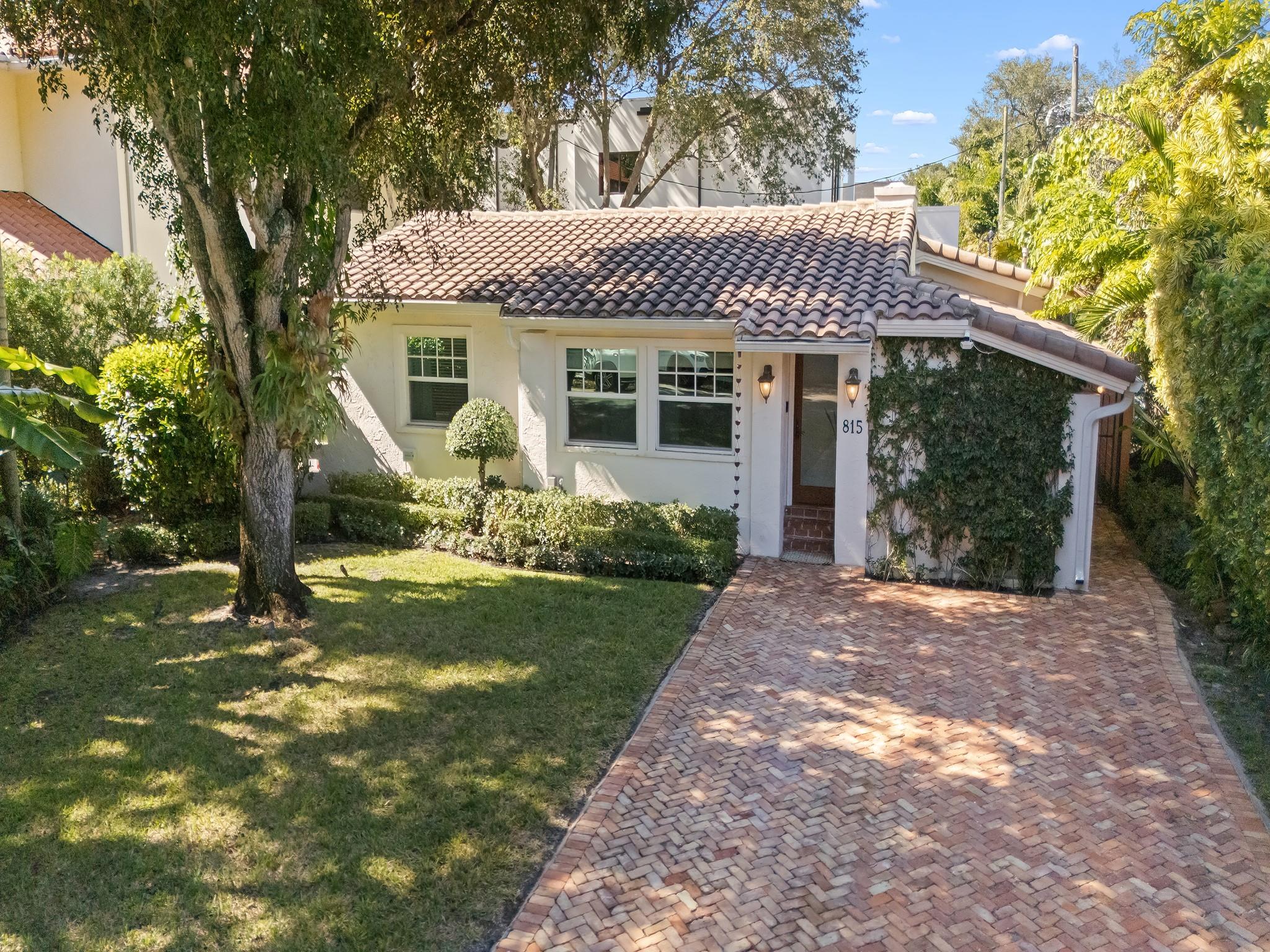 815 SE 11th Ave Fort Lauderdale, FL 33316