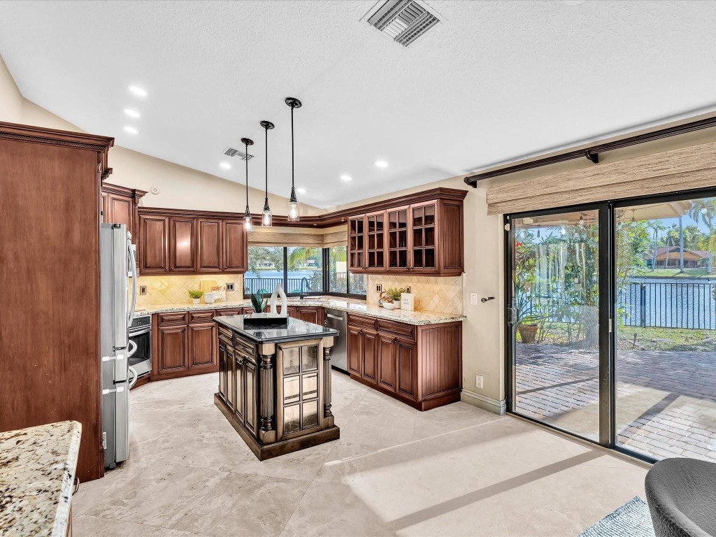 10320 NW 6th St Coral Springs, FL 33071