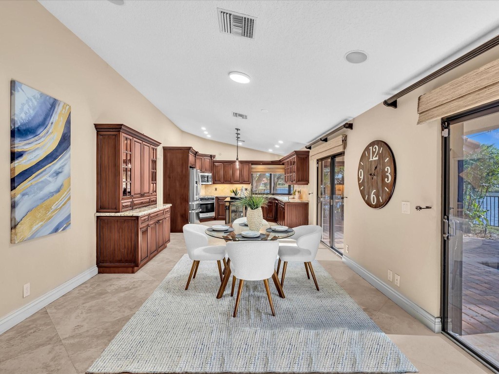 10320 NW 6th St Coral Springs, FL 33071