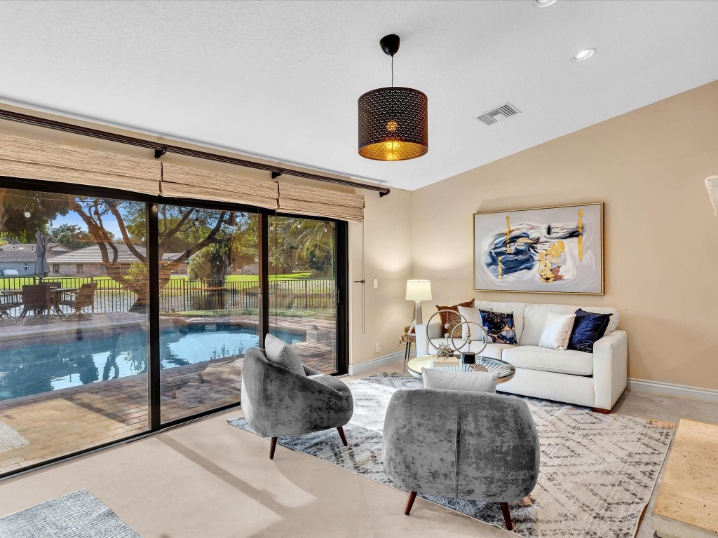 10320 NW 6th St Coral Springs, FL 33071