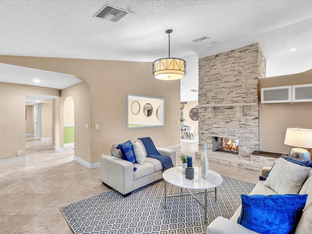 10320 NW 6th St Coral Springs, FL 33071