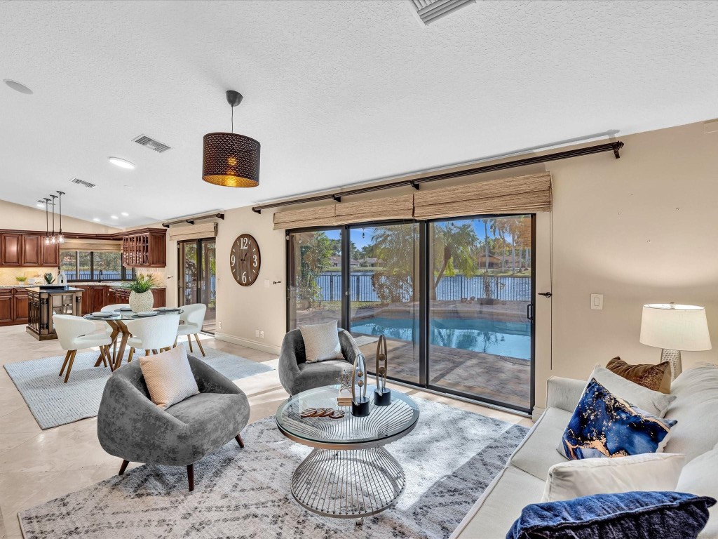 10320 NW 6th St Coral Springs, FL 33071