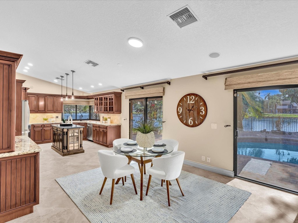 10320 NW 6th St Coral Springs, FL 33071