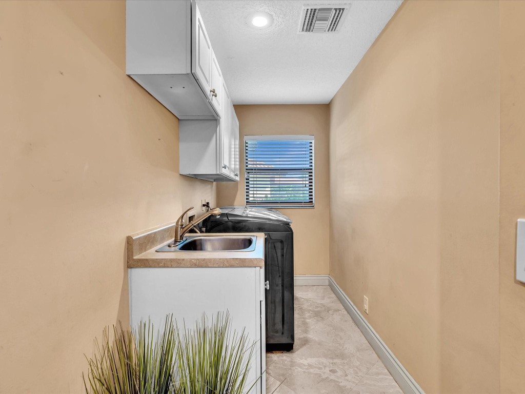 10320 NW 6th St Coral Springs, FL 33071