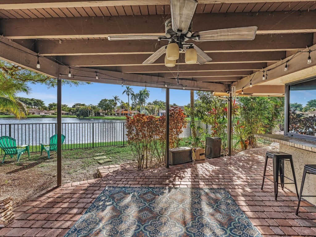 10320 NW 6th St Coral Springs, FL 33071