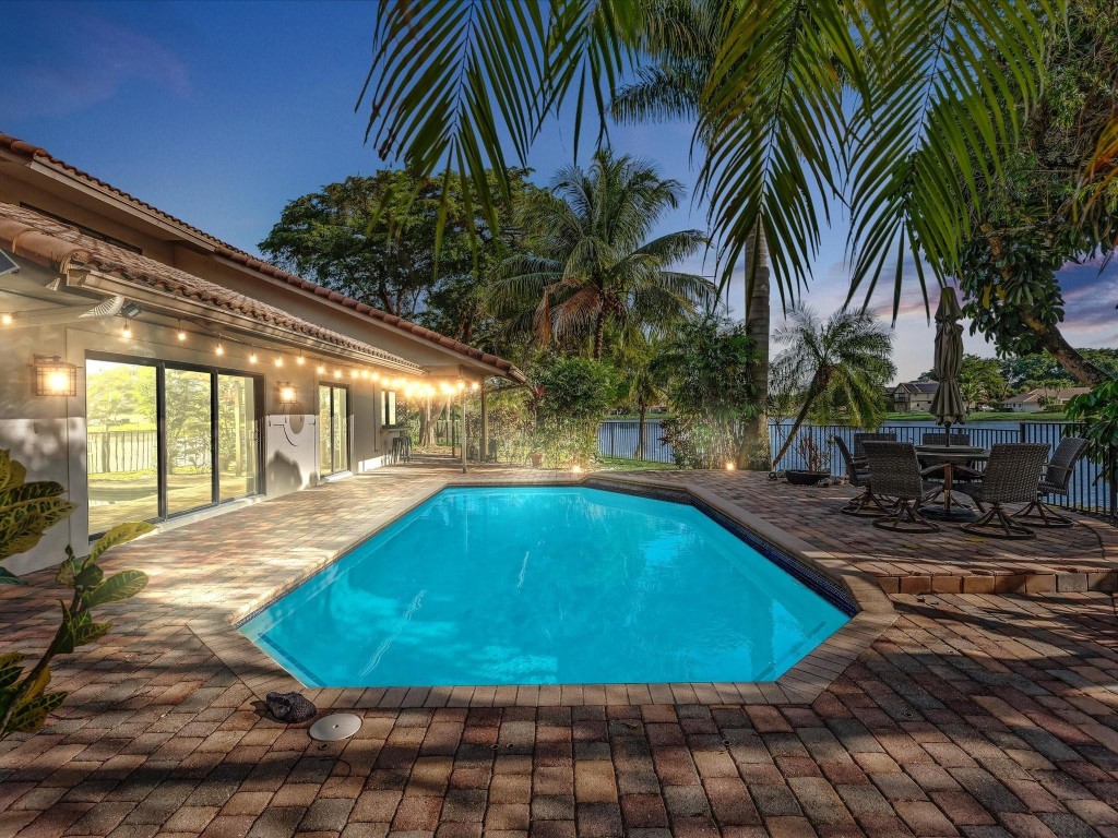 10320 NW 6th St Coral Springs, FL 33071