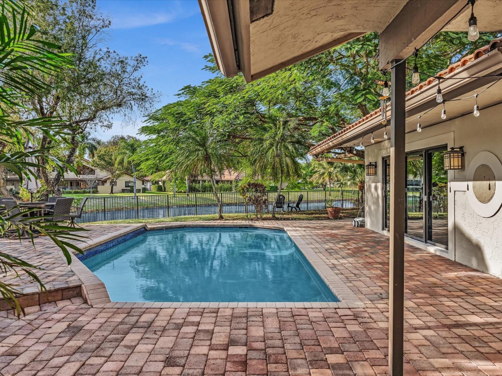 10320 NW 6th St Coral Springs, FL 33071